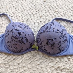 Victoria's Secret Lavender Lace Bra EUC 36D